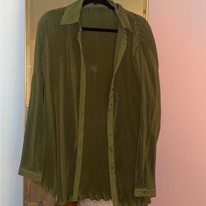 PRETTYLITTLETHING green button up 💚